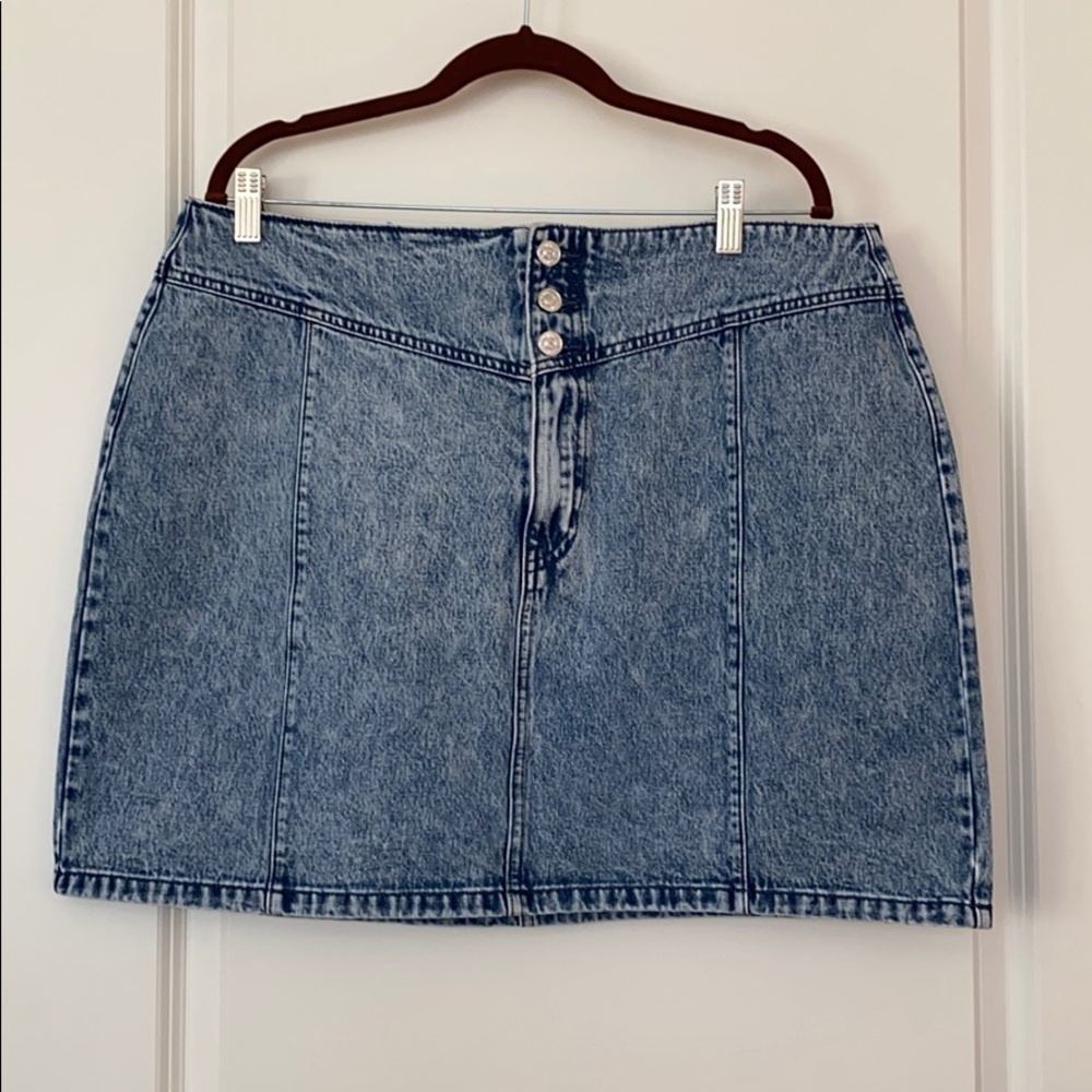 Forever 21 Plus Acid Wash Denim Mini Skirt NWT